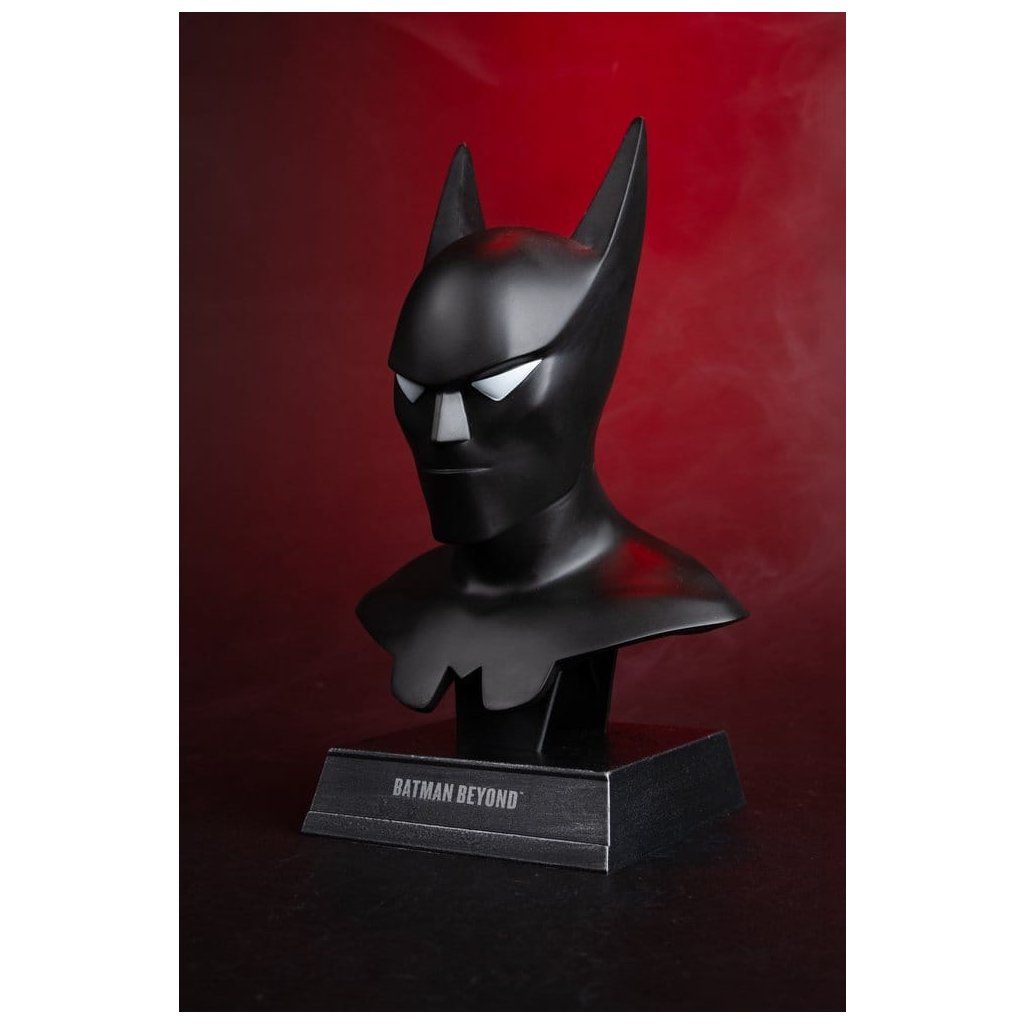 Detail repliky Batman Beyond Cowl od McFarlane Toys